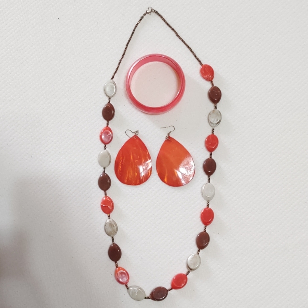 Beautiful Orange Cream And Brown Necklace Set